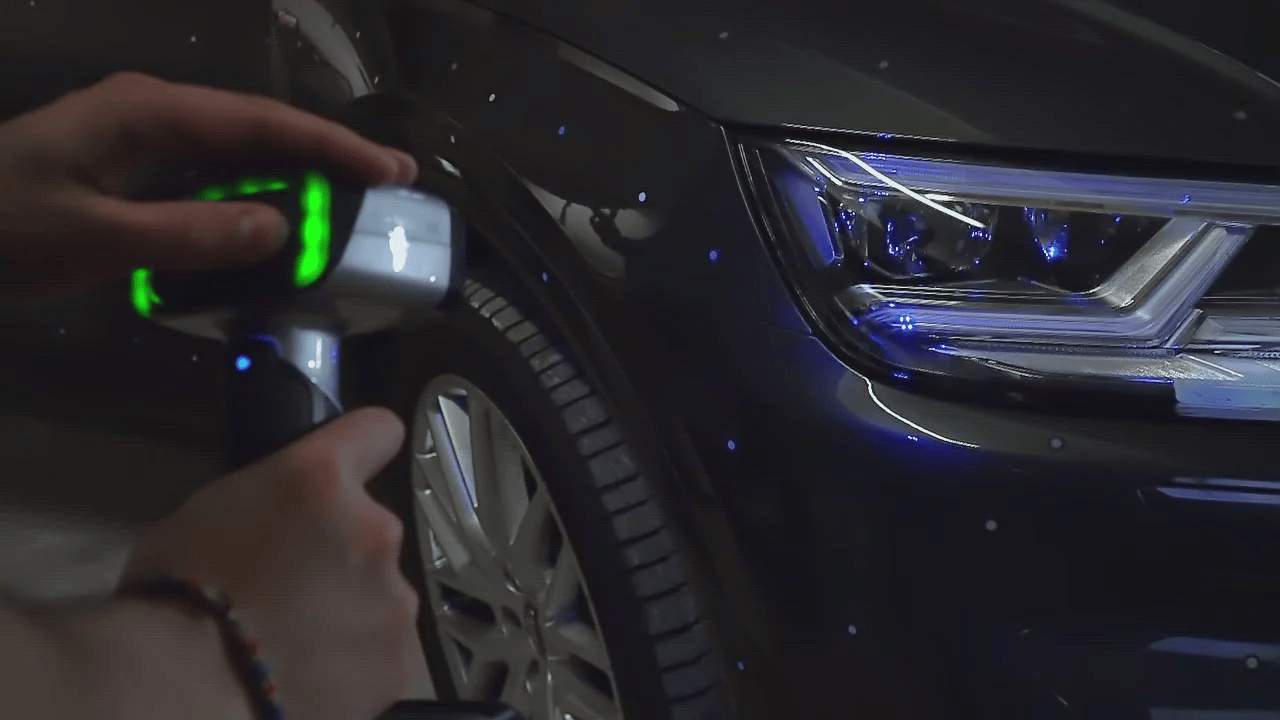 Scanner d'une voiture avec le scanner 3D EinScan HX